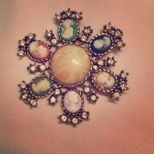 Vintage inspired pin with multicolor cameos